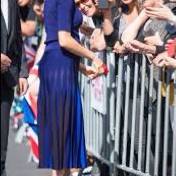 Blue pleated midi skirt Meghan Markle style - Picture 4 of 5